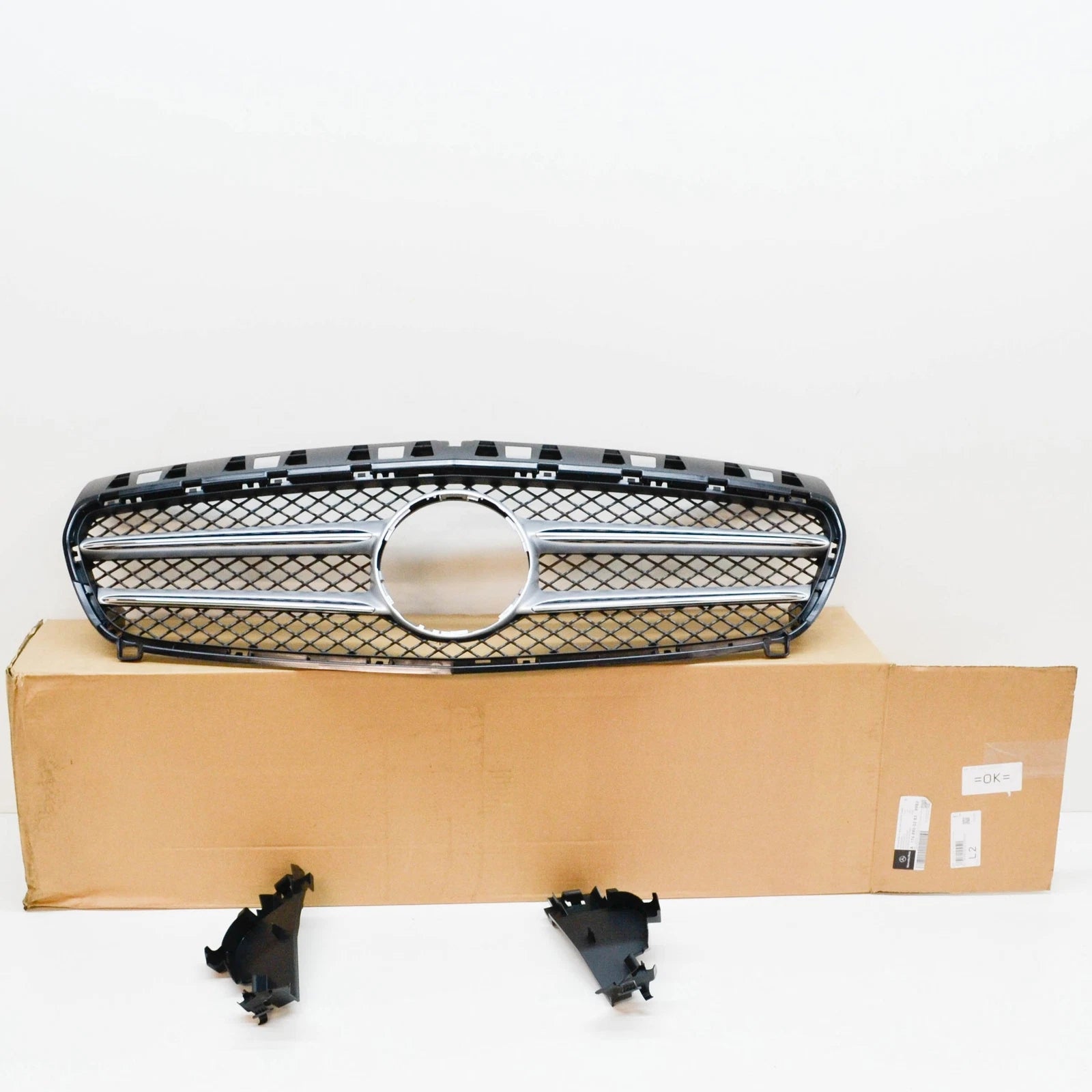 NEW MERCEDES-BENZ A W176 RADIATOR GRILLE A17688002839982 ORIGINAL
