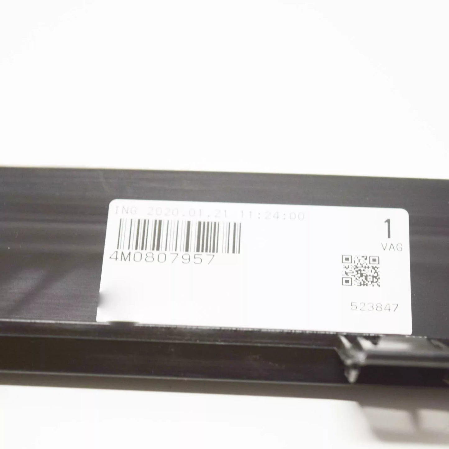 NEW AUDI Q7 4M FRONT BUMPER GRILLE INNER COVER 4M0807957