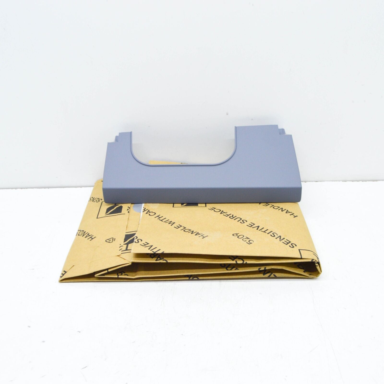 NEW AUDI A6 C8 AVANT REAR LEFT JACK SOCKET END CAP 4G0853869AGRU ORIGINAL