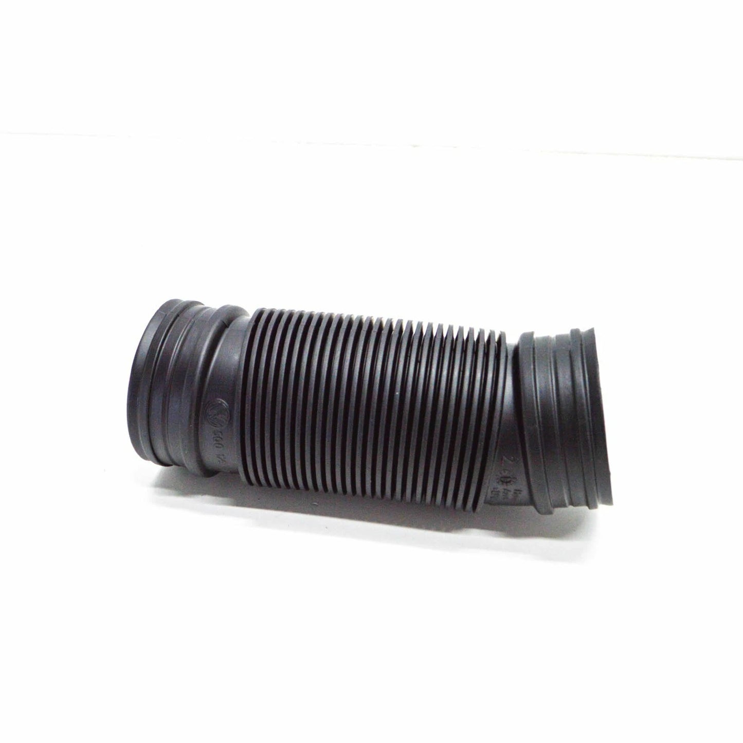 NEW AUDI A3 8V AIR FILTER INTAKE TUBE DUCT 5Q0129618C