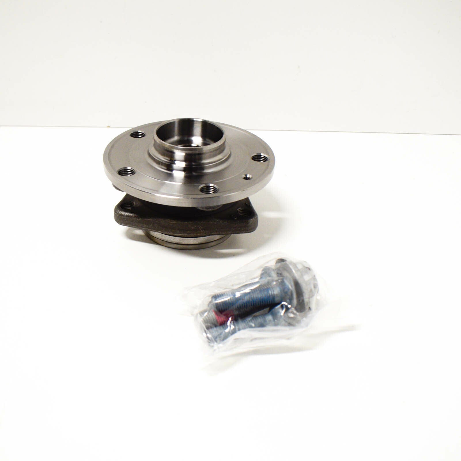 new volkswagen tiguan 5n mk2 front wheel hub bearing 8s0498625a original