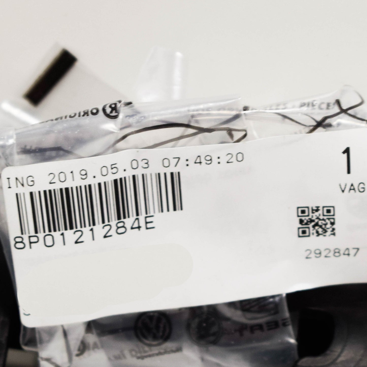 NEW AUDI A3 8P RIGHT AIR GUIDE 8P0121284E ORIGINAL