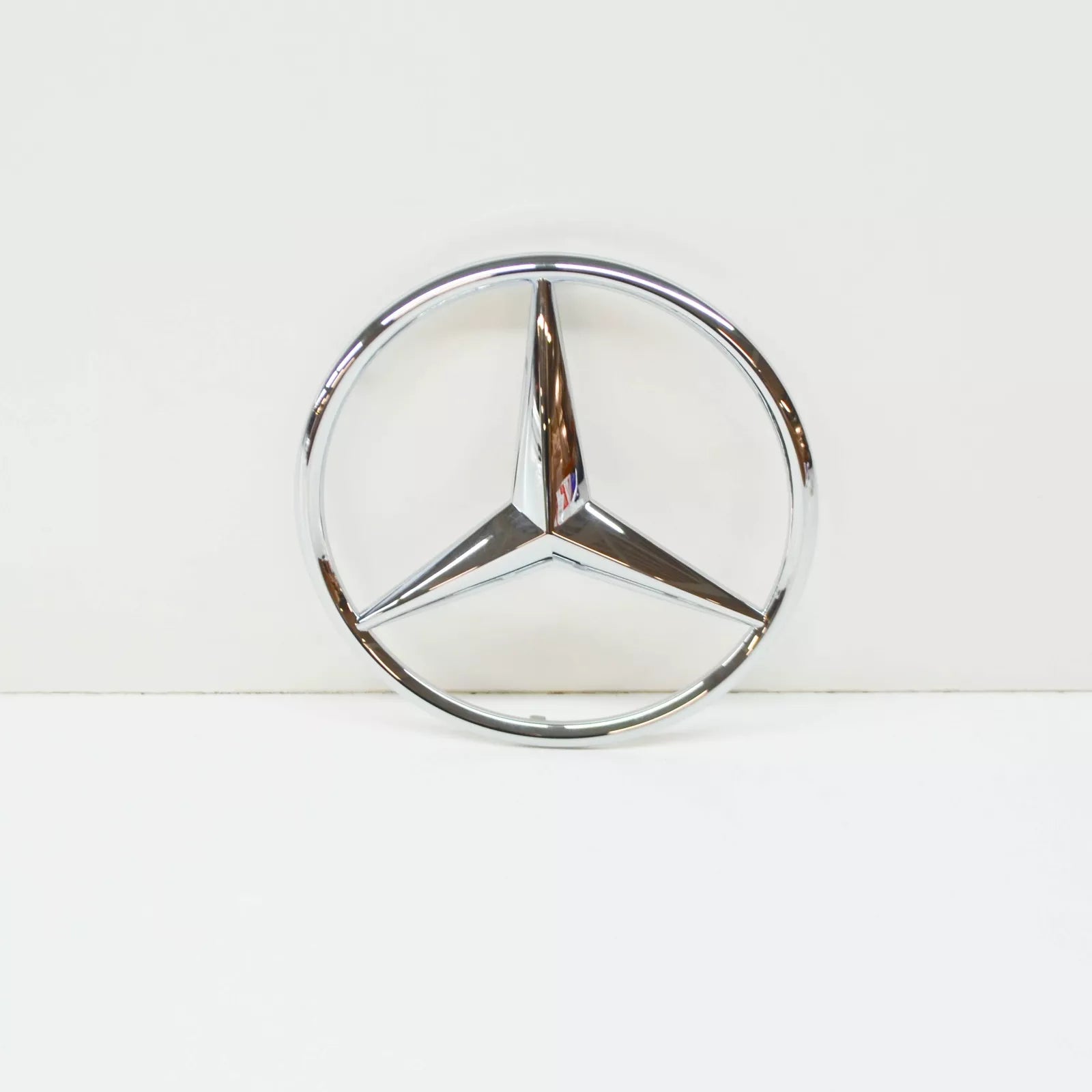 NEW MERCEDES-BENZ X W470 FRONT RADIATOR GRILLE EMBLEM BADGE A4708172800 ORIGINAL