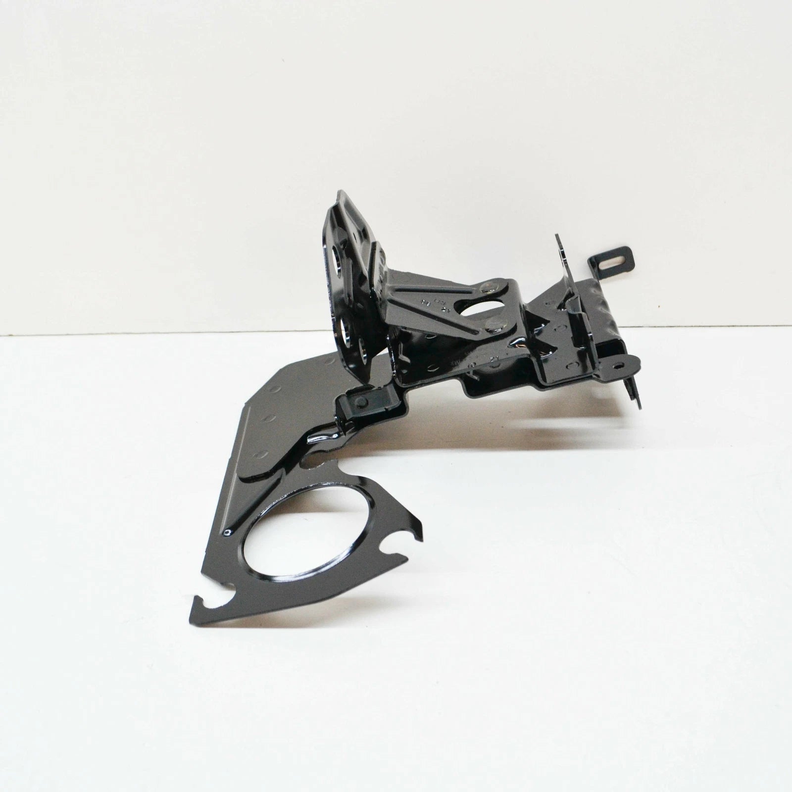 NEW AUDI Q5 80A ENGINE WATER PUMP BRACKET RIGHT 80A819263D