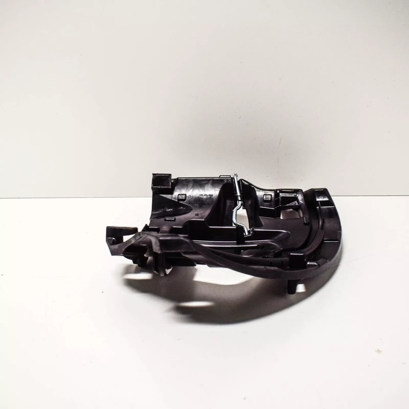 NEW VOLKSWAGEN BEETLE A5 FRONT RIGHT HEADLIGHT BRACKET 5C5941054B