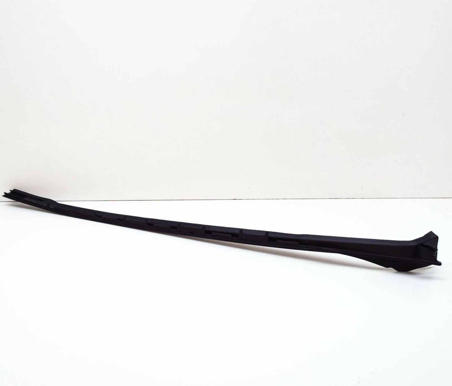 NEW BMW X4 M G02 FRONT WINDSHIELD LEFT DRIP MOULDING 51137461745 ORIGINAL