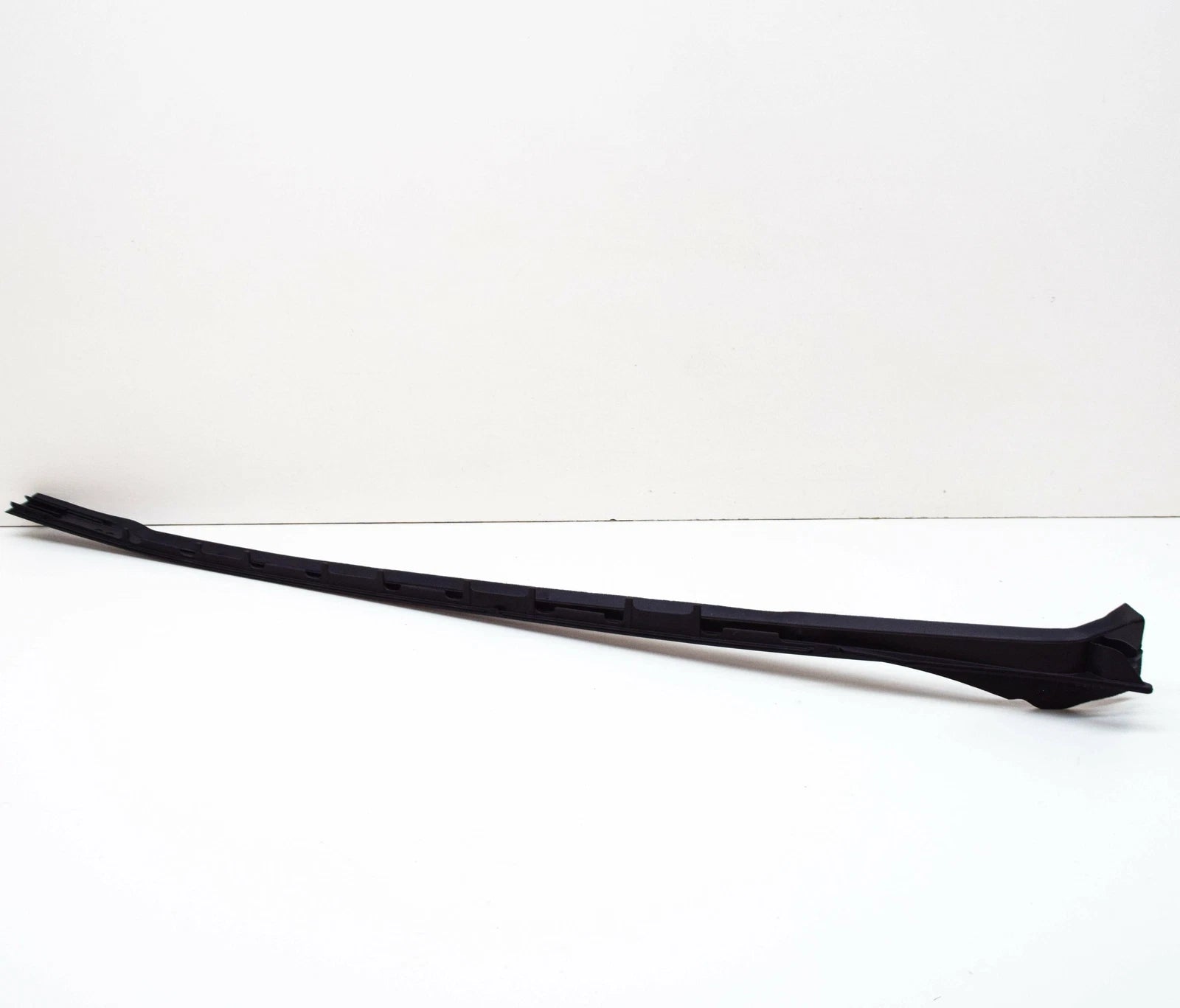 NEW BMW X4 M G02 FRONT WINDSHIELD LEFT DRIP MOULDING 51137461745 ORIGINAL