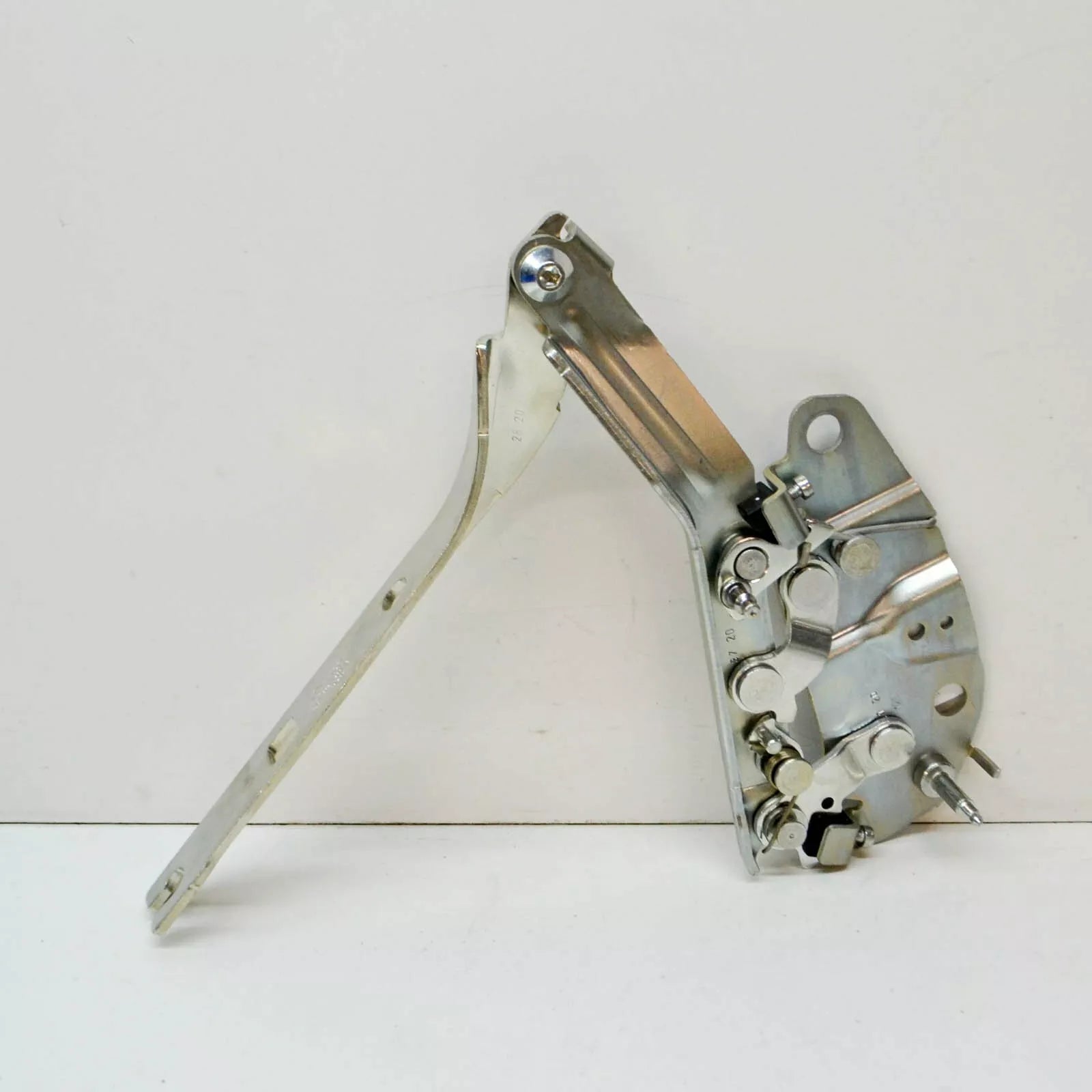 NEW VOLKSWAGEN TIGUAN AD FRONT RIGHT BONNET HOOD HINGE 5NA823302G ORIGINAL