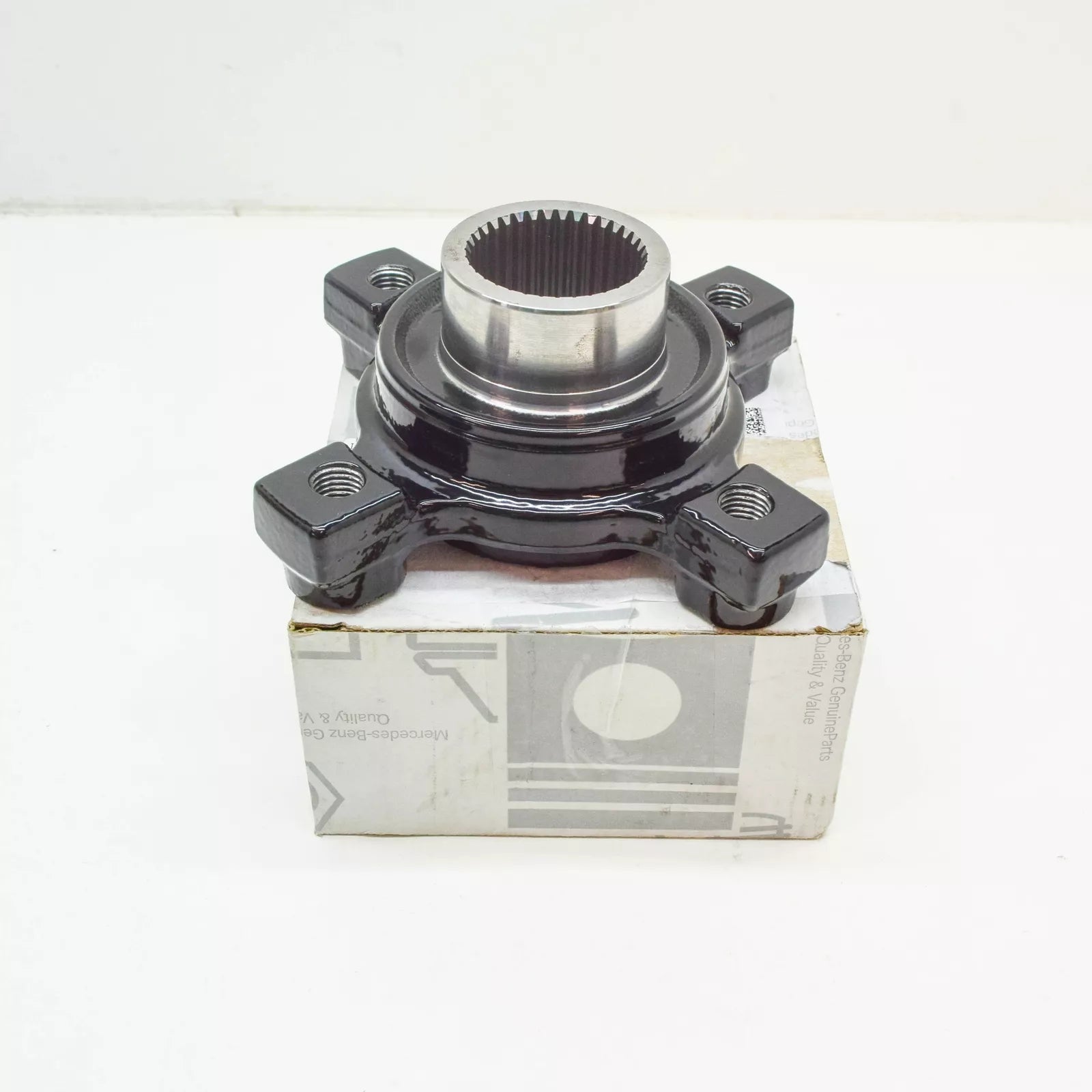 NEW MERCEDES-BENZ VIANO W639 REAR AXLE COUPLING FLANGE A6392820245 ORIGINAL