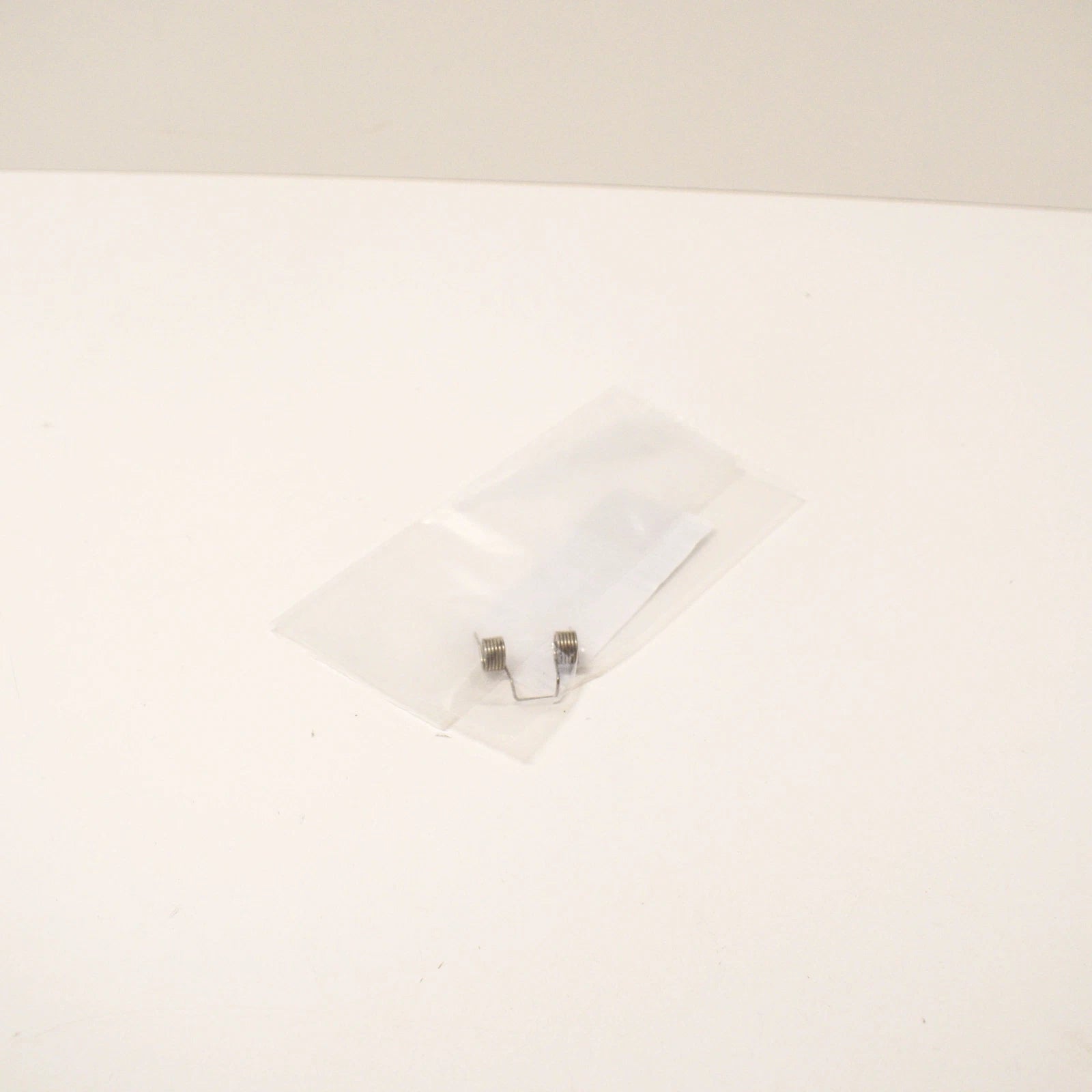 NEW MERCEDES BENZ GLK X204 FRONT BUMPER WASHER COVER SPRING A2048800327 ORIGINAL