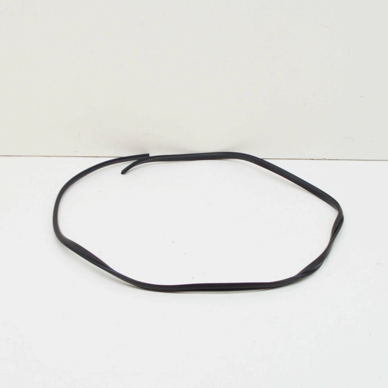 NEW BMW 6 E24 REAR SIDE WINDOW RUBBER SEAL 51211870067 1870067 ORIGINAL
