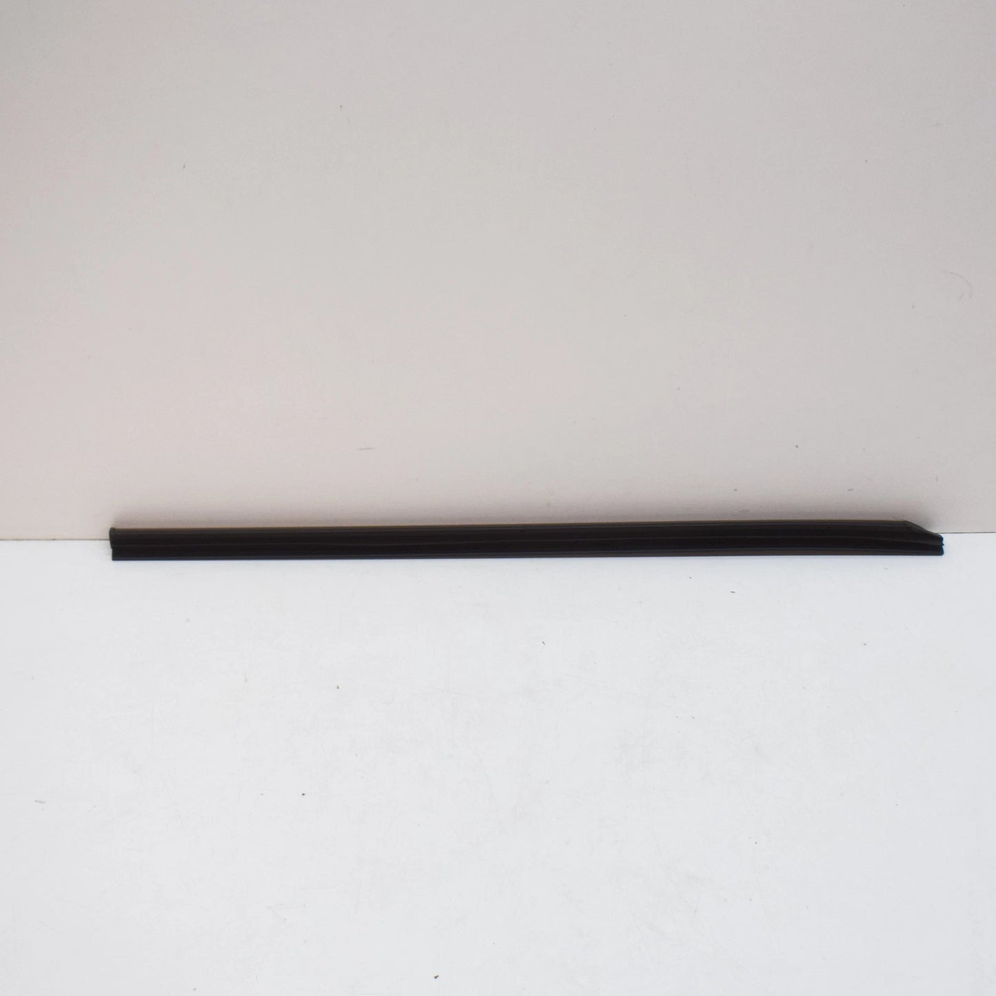 NEW BMW 7 E38 REAR RIGHT DOOR SEALING BETWEEN DOOR/ENTRANCE 51228158188 ORIGINAL