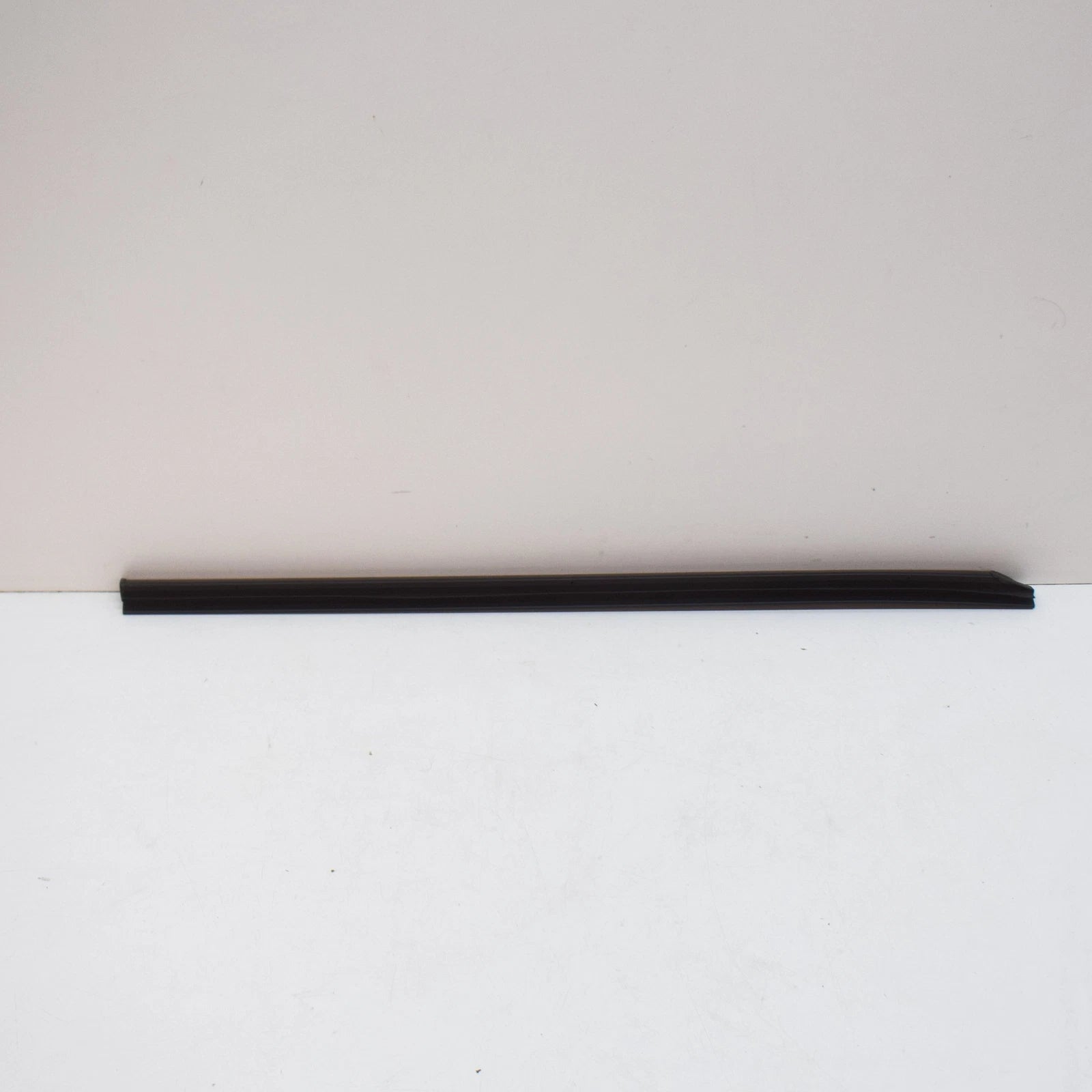 NEW BMW 7 E38 REAR RIGHT DOOR SEALING BETWEEN DOOR/ENTRANCE 51228158188 ORIGINAL