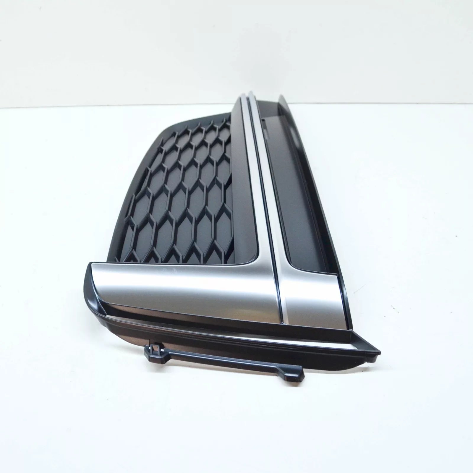 NEW AUDI A5 8W6 FRONT RIGHT AIR GUIDE GRILLE 8W6807682KRU6