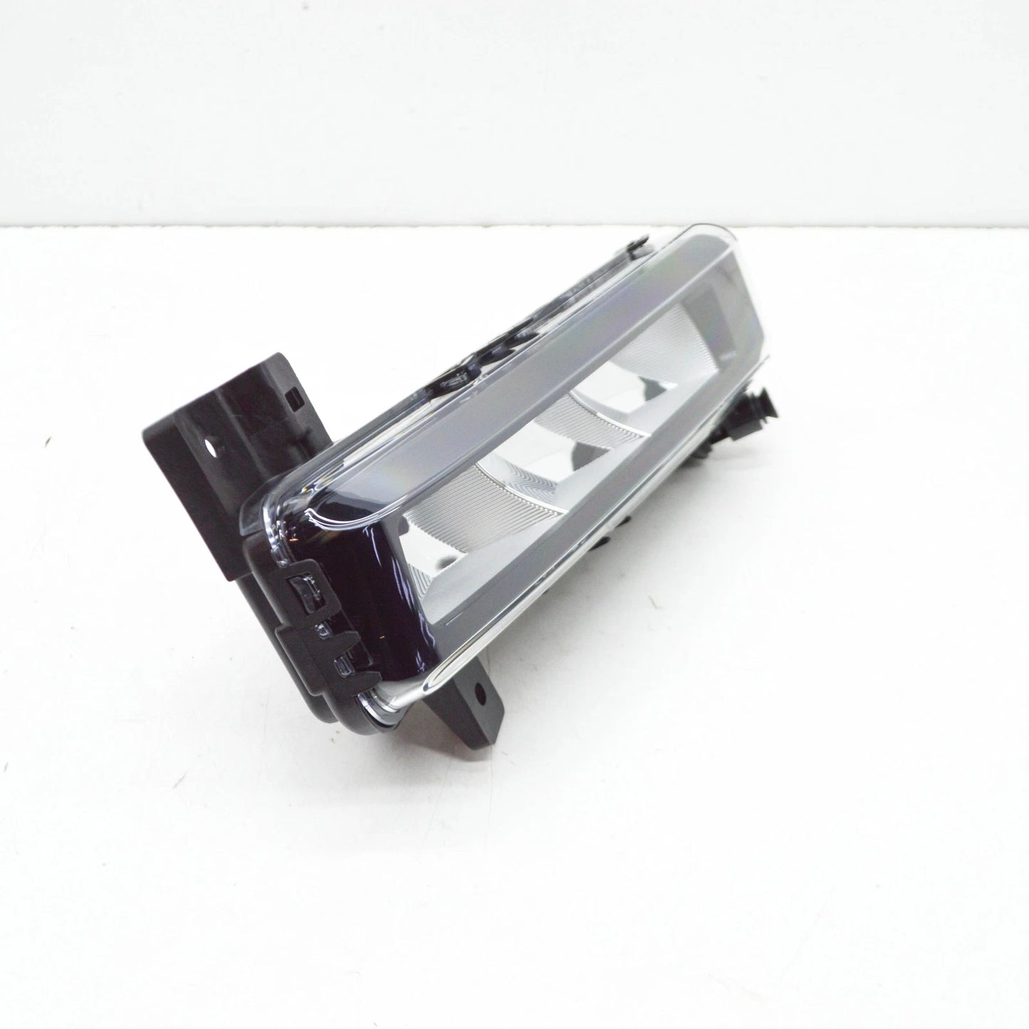 NEW BMW 1 F40 FRONT RIGHT LED FOG LIGH T63177471082