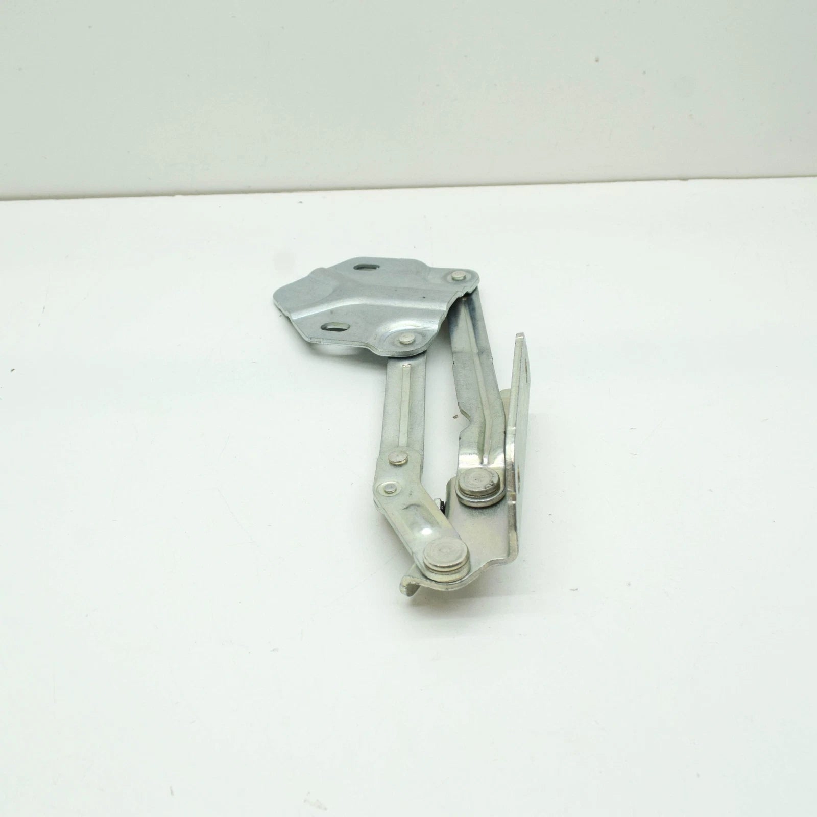 NEW VOLKSWAGEN TOURAN 1T FRONT RIGHT BONNET HINGE 1T0823302F ORIGINAL