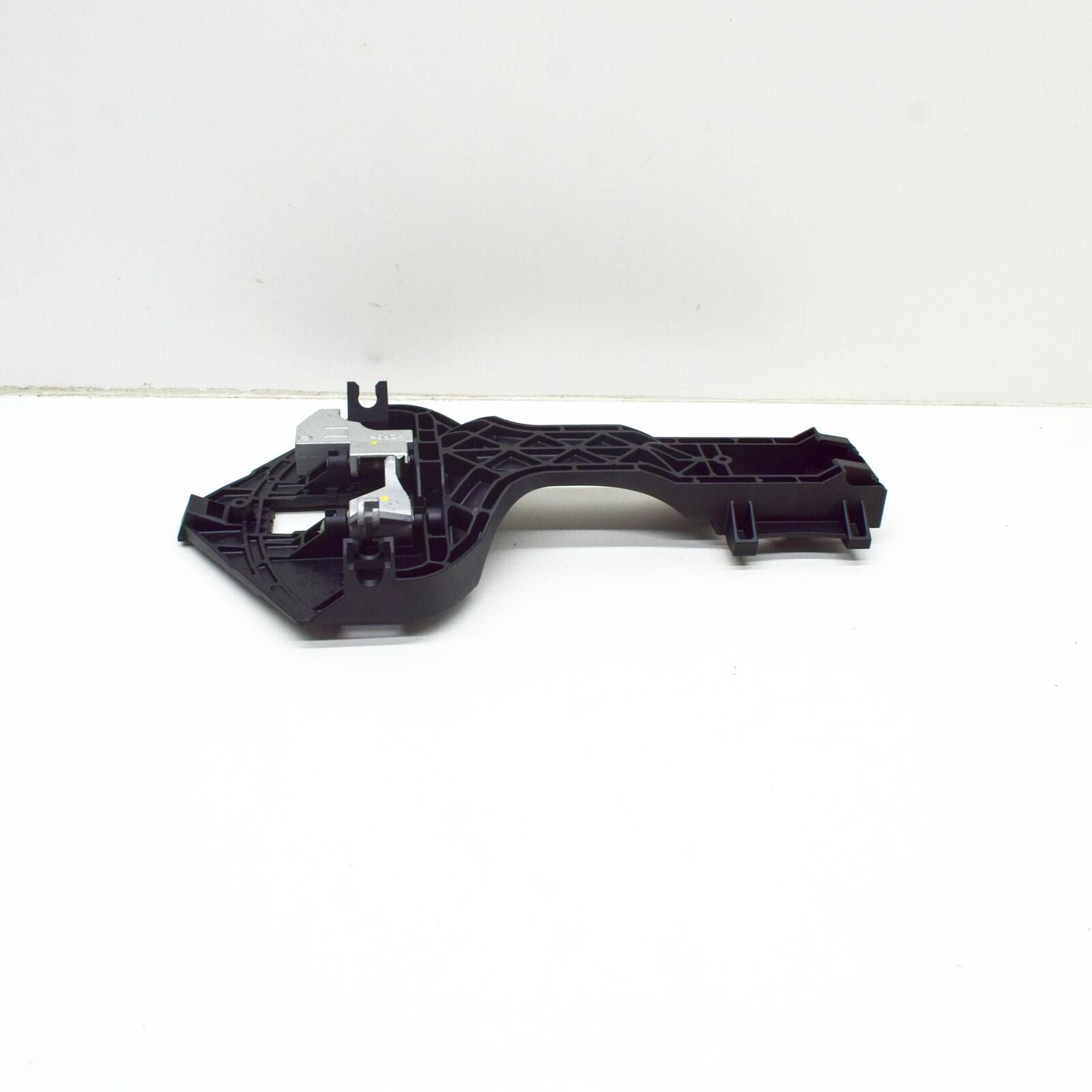 NEW MB SPRINTER W906 FRONT LEFT DOOR HANDLE BEARING BRACKET A9067600934 ORIGINAL