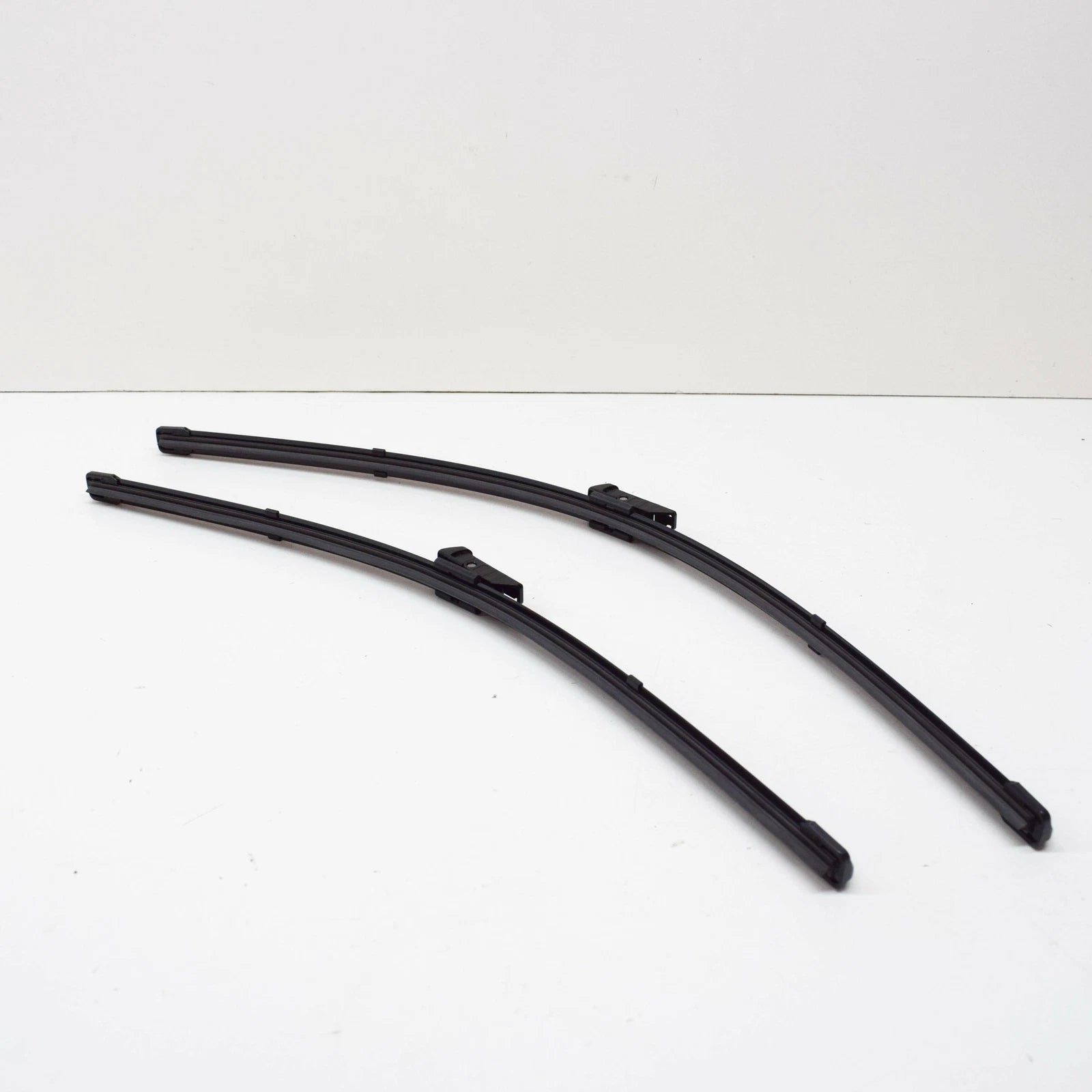 NEW AUDI A4 B9 FRONT AERODYNAMIC WIPER BLADE SET LHD 8W1998002