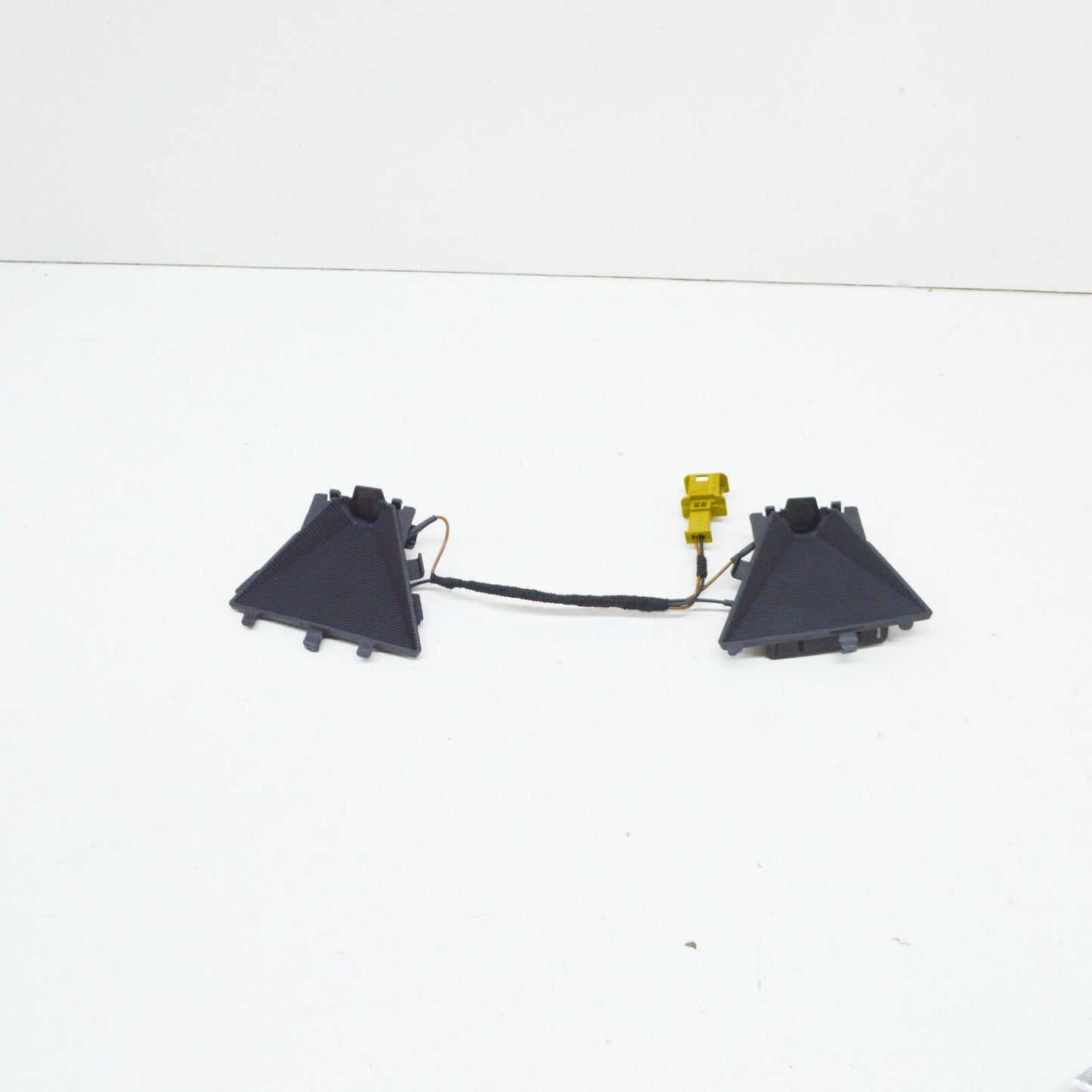 NEW MB GLE W167 WINDSHIELD CAMERA NO. 1 / NO. 2 LENS TRIM A1678275100 ORIGINAL