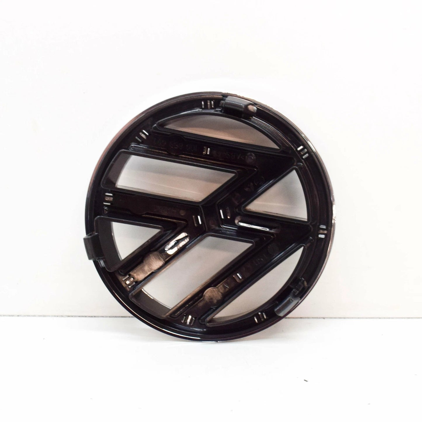 NEW VOLKSWAGEN EOS 1F BONNET BADGE 1Q0853601739