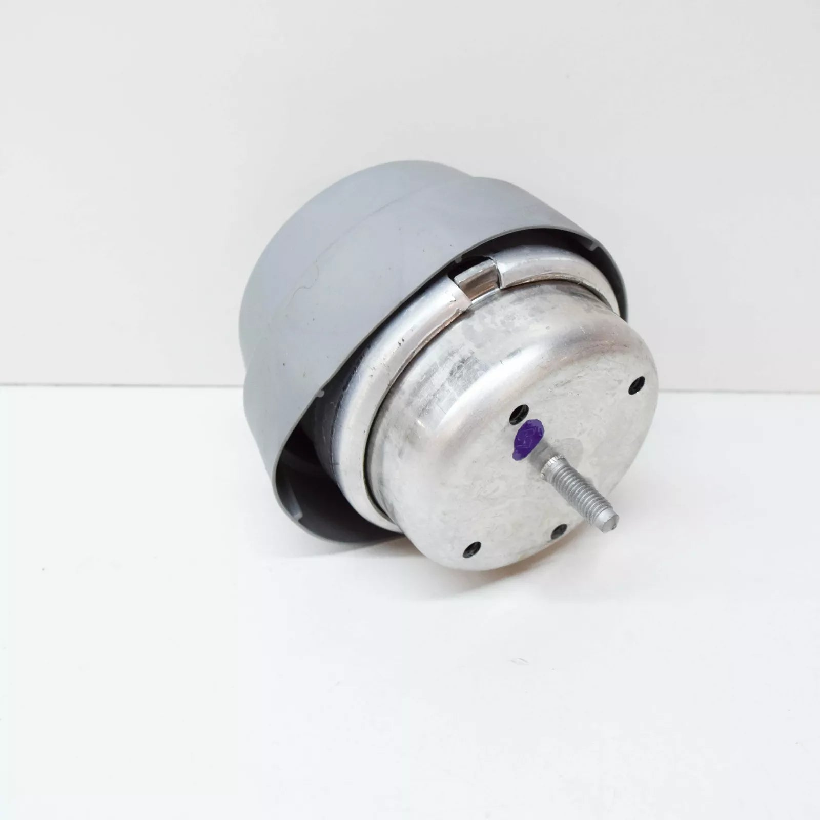 NEW AUDI A4 B7 RIGHT ENGINE MOUNT 8E0199382AG 2.0 TDI 120KW ORIGINAL