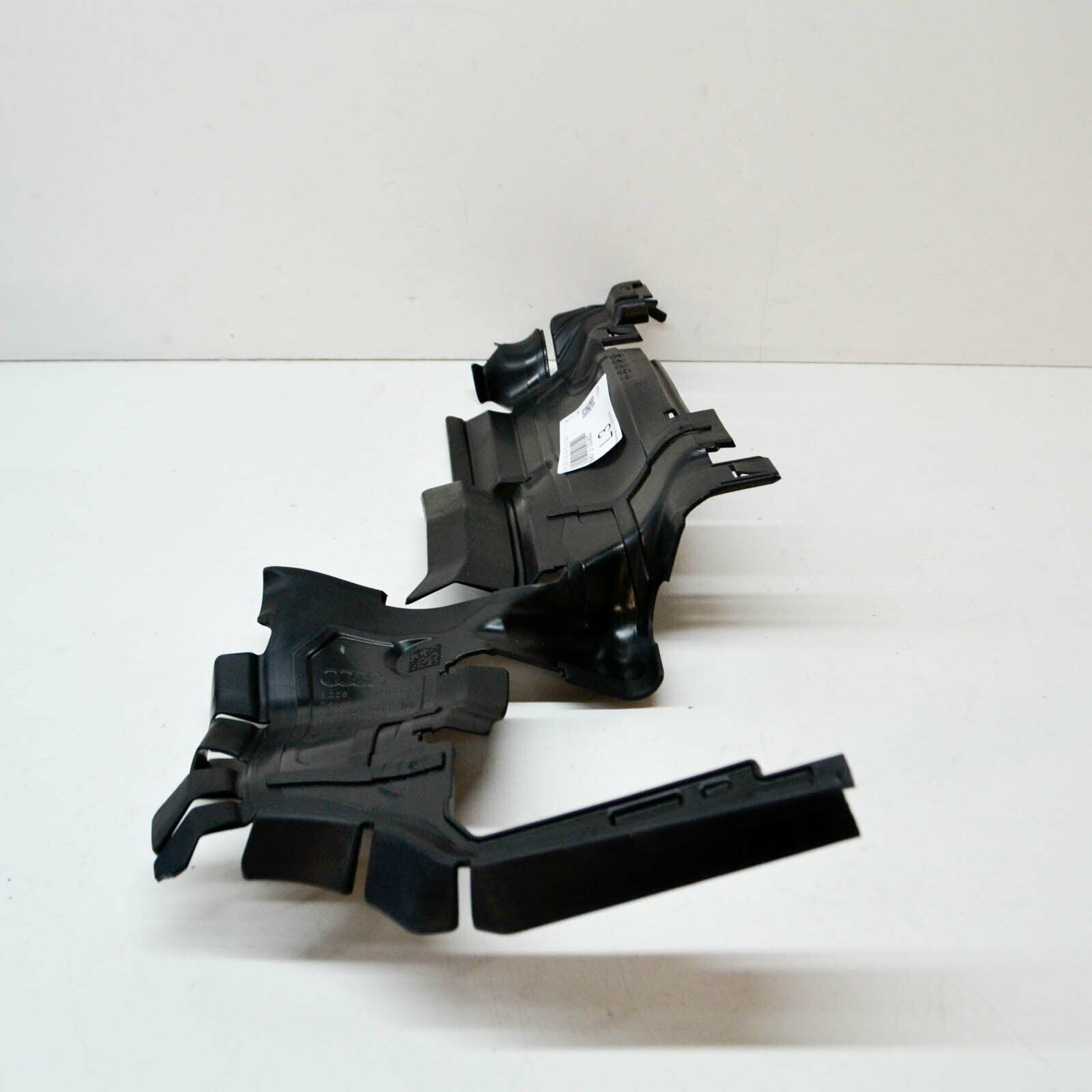 NEW AUDI S4 B9 FRONT RIGHT SUPPORT AIR OUTER DUCT DEFLECTOR 8W0121284BQ ORIGINAL