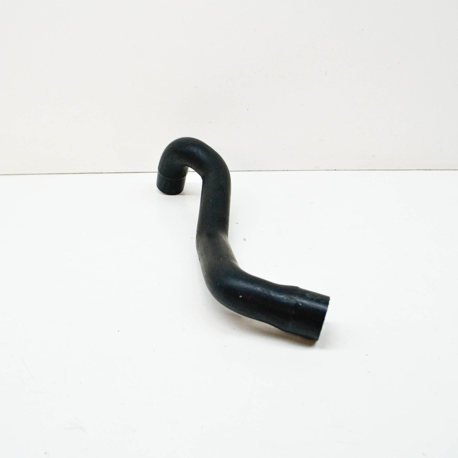NEW VOLKSWAGEN AMAROK RIGHT WATER COOLING RADIATOR HOSE 2H6121051B ORIGINAL