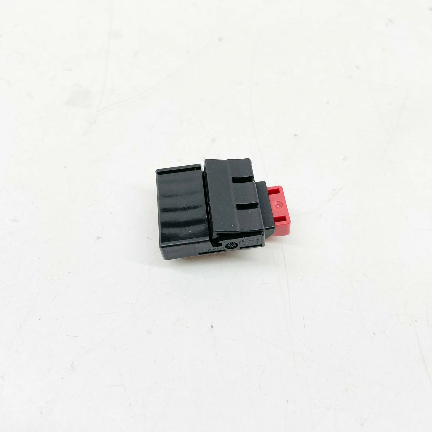 NEW VW BEETLE A5 TAIL LIGHT FLAT CONTACT HOUSING 5K0972705 ORIGINAL