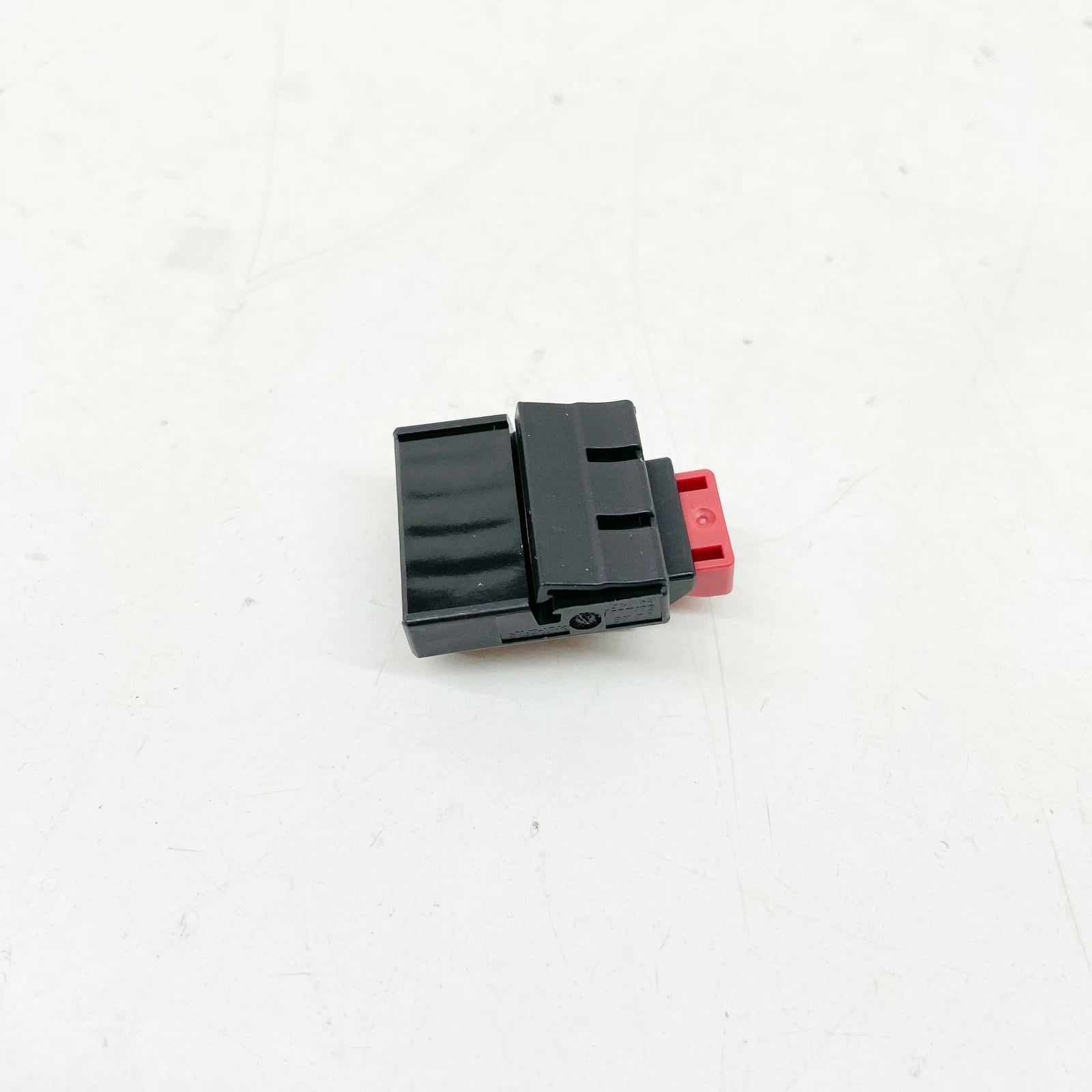 NEW VW BEETLE A5 TAIL LIGHT FLAT CONTACT HOUSING 5K0972705 ORIGINAL