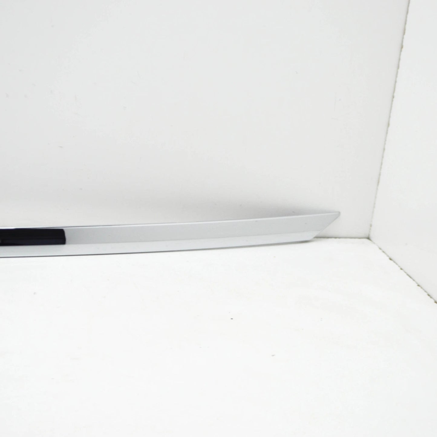 NEW BMW 7 F01, F02 REAR BUMPER CHROME STRIP MOULDING 51127301239 7301239