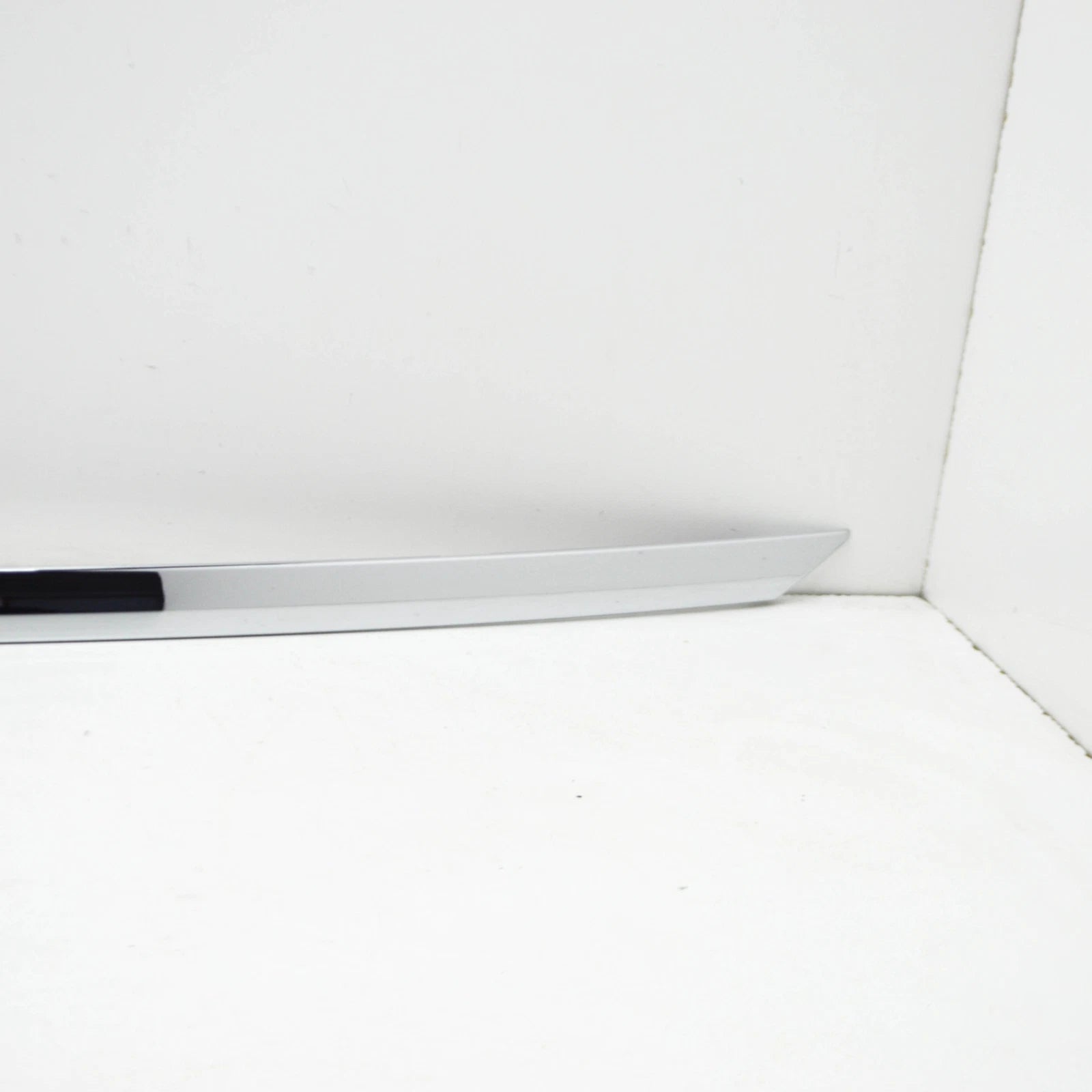 NEW BMW 7 F01, F02 REAR BUMPER CHROME STRIP MOULDING 51127301239 7301239