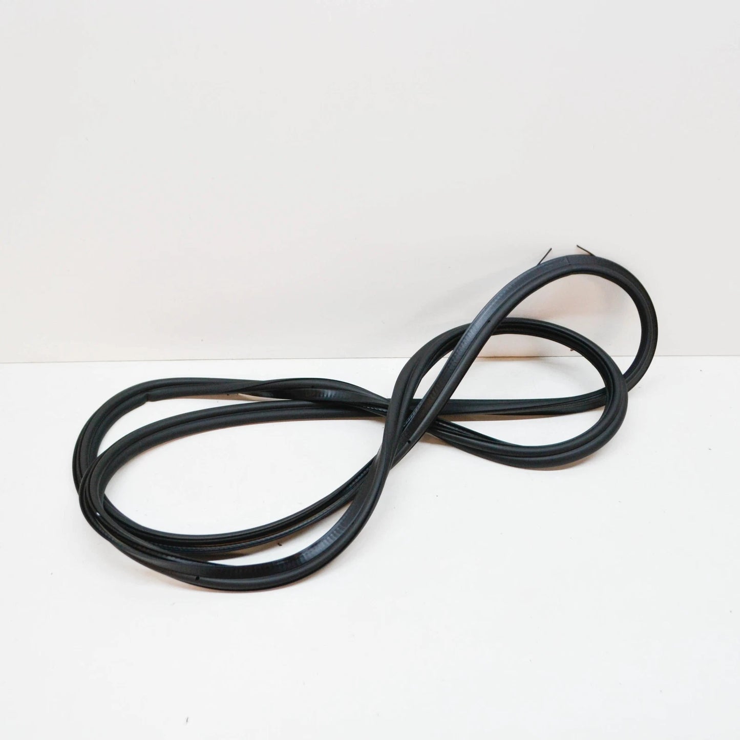 NEW VW TIGUAN AD REAR HATCH SEAL 5NA827705A9B9 5NA827705A 9B9