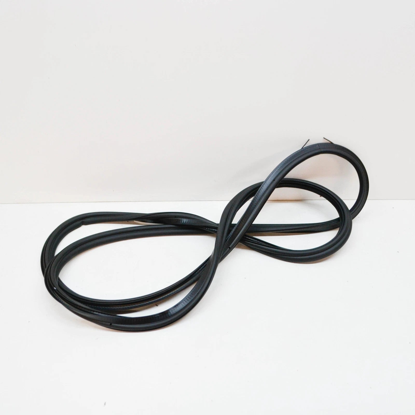 NEW VW TIGUAN AD REAR HATCH SEAL 5NA827705A9B9 5NA827705A 9B9