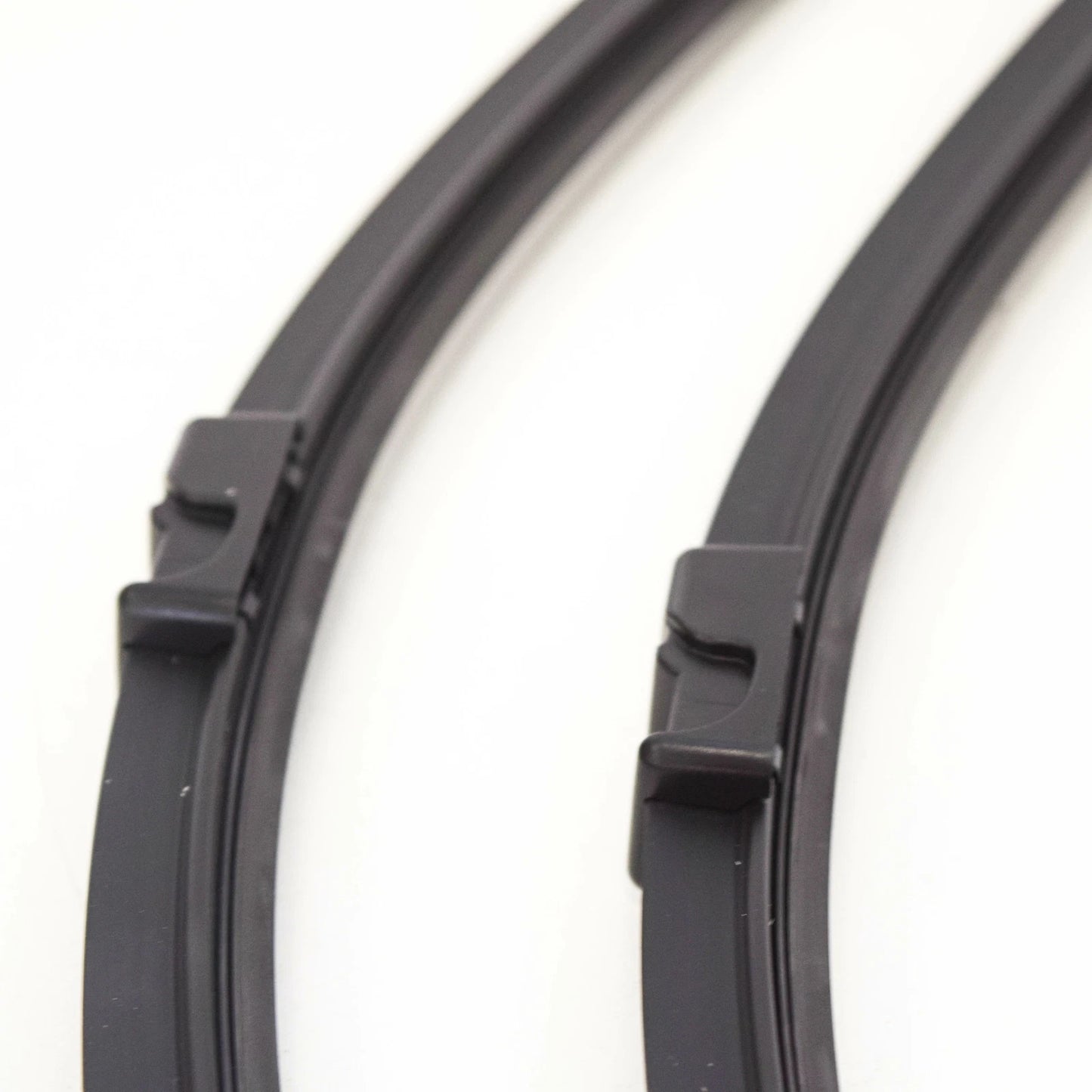 NEW VOLKSWAGEN PASSAT 3B FRONT WINDSCREEN AERO WIPER BLADES SET LHD 3B0998002A