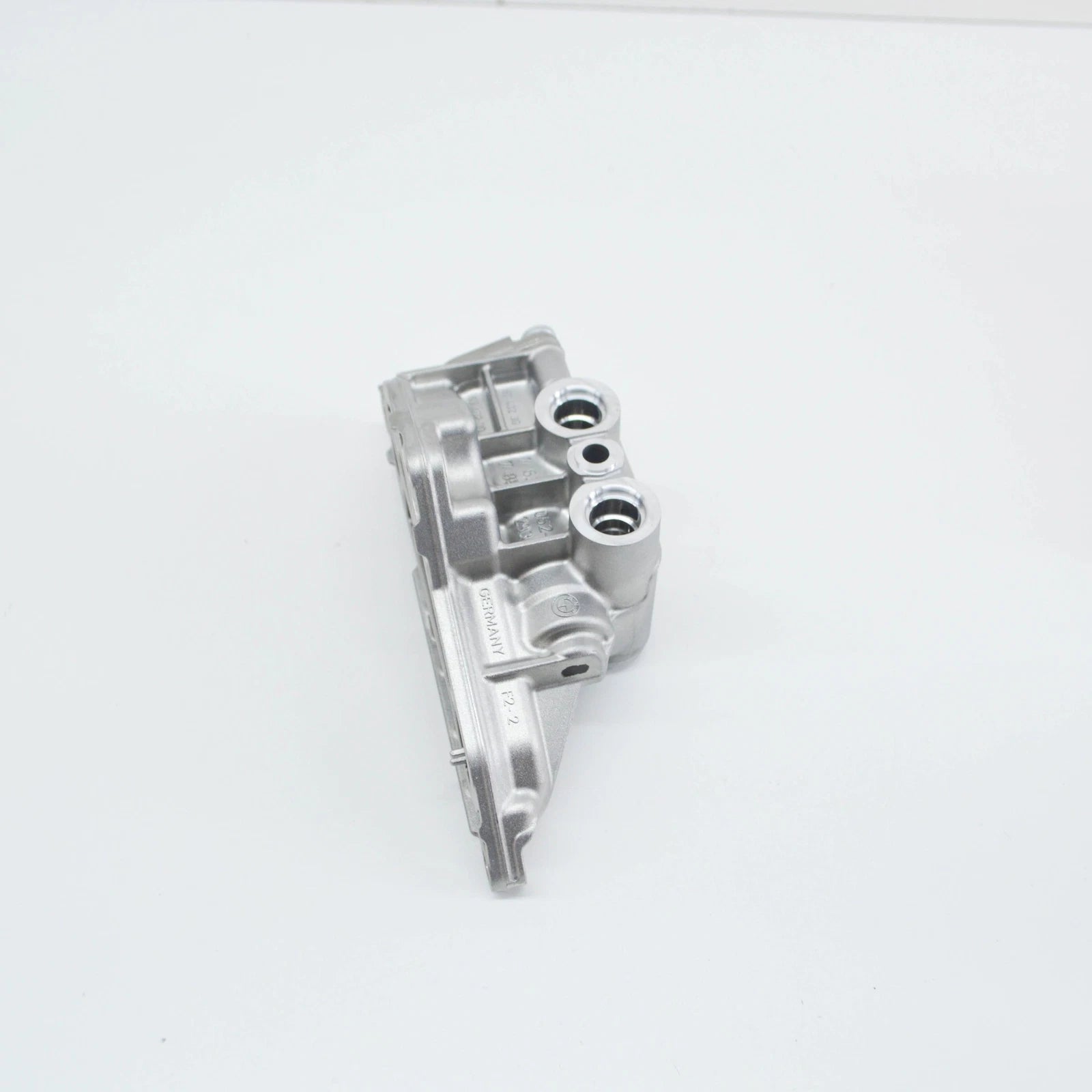 NEW BMW X3 E83 OIL COOLER THERMOSTAT HOUSING 11427577284 7577284 ORIGINAL