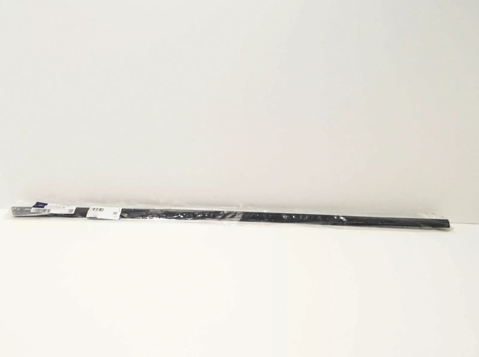 NEW MERCEDES-BENZ E W210 FRONT LEFT DOOR BOTTOM STRIP A2106900782