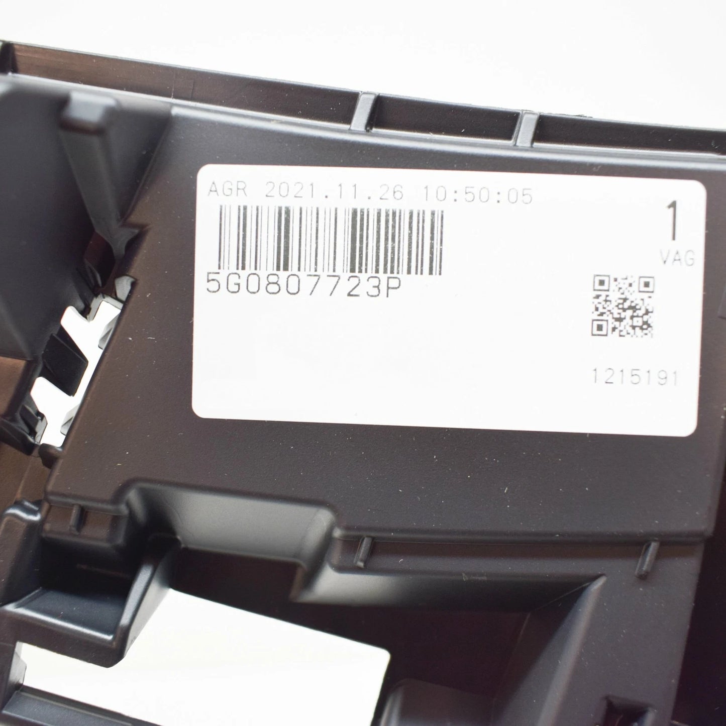 NEW VOLKSWAGEN GOLF MK7 FRONT LEFT BUMPER BRACKET 5G0807723P 2015