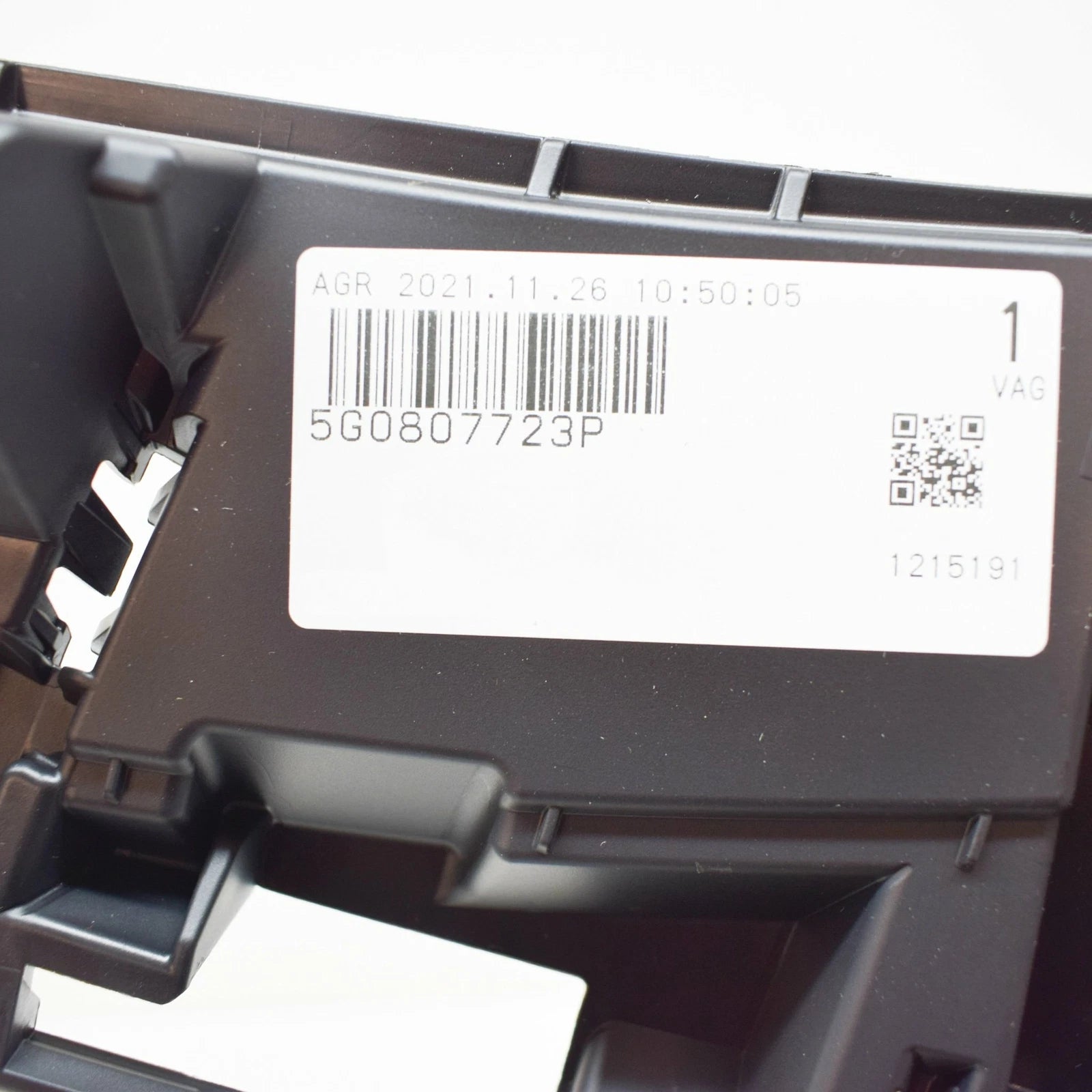 NEW VOLKSWAGEN GOLF MK7 FRONT LEFT BUMPER BRACKET 5G0807723P 2015