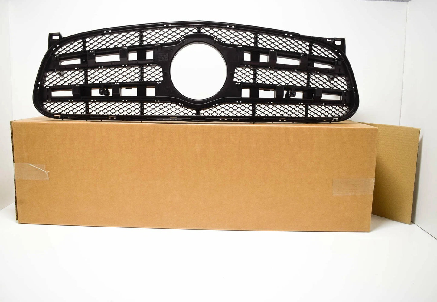 NEW MERCEDES-BENZ GLA-CLASS X156 RADIATOR GRILLE A1568801200