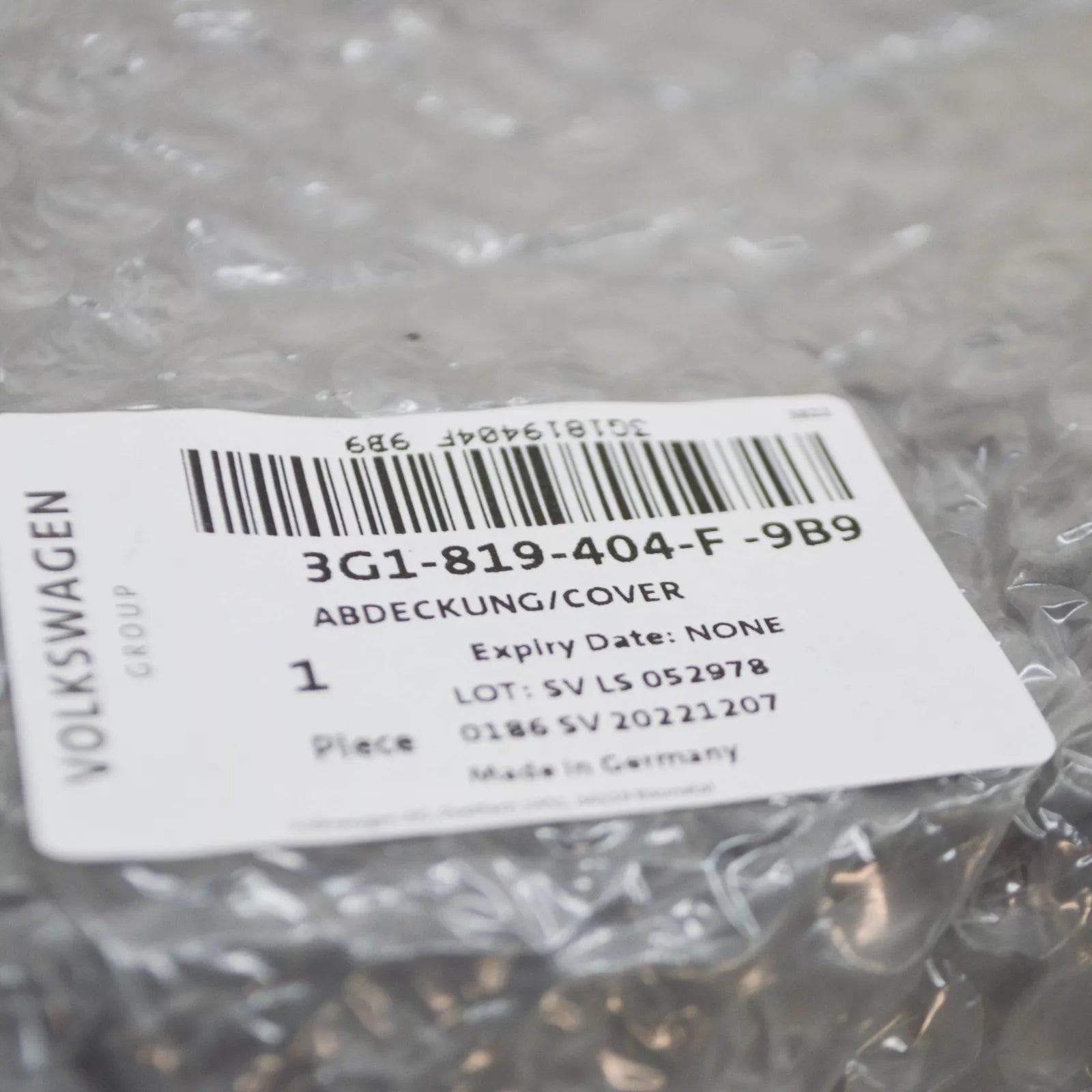 NEW VW PASSAT B8 3G FRONT RIGHT SIDE WIPERS GRILLE LHD 3G1819404F9B9 ORIGINAL