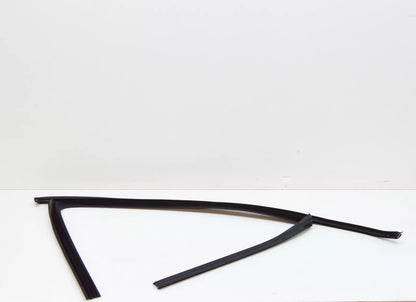 NEW VOLKSWAGEN TIGUAN MK1 FRONT RIGHT DOOR WINDOW GUIDE 5N0837432G5AP ORIGINAL