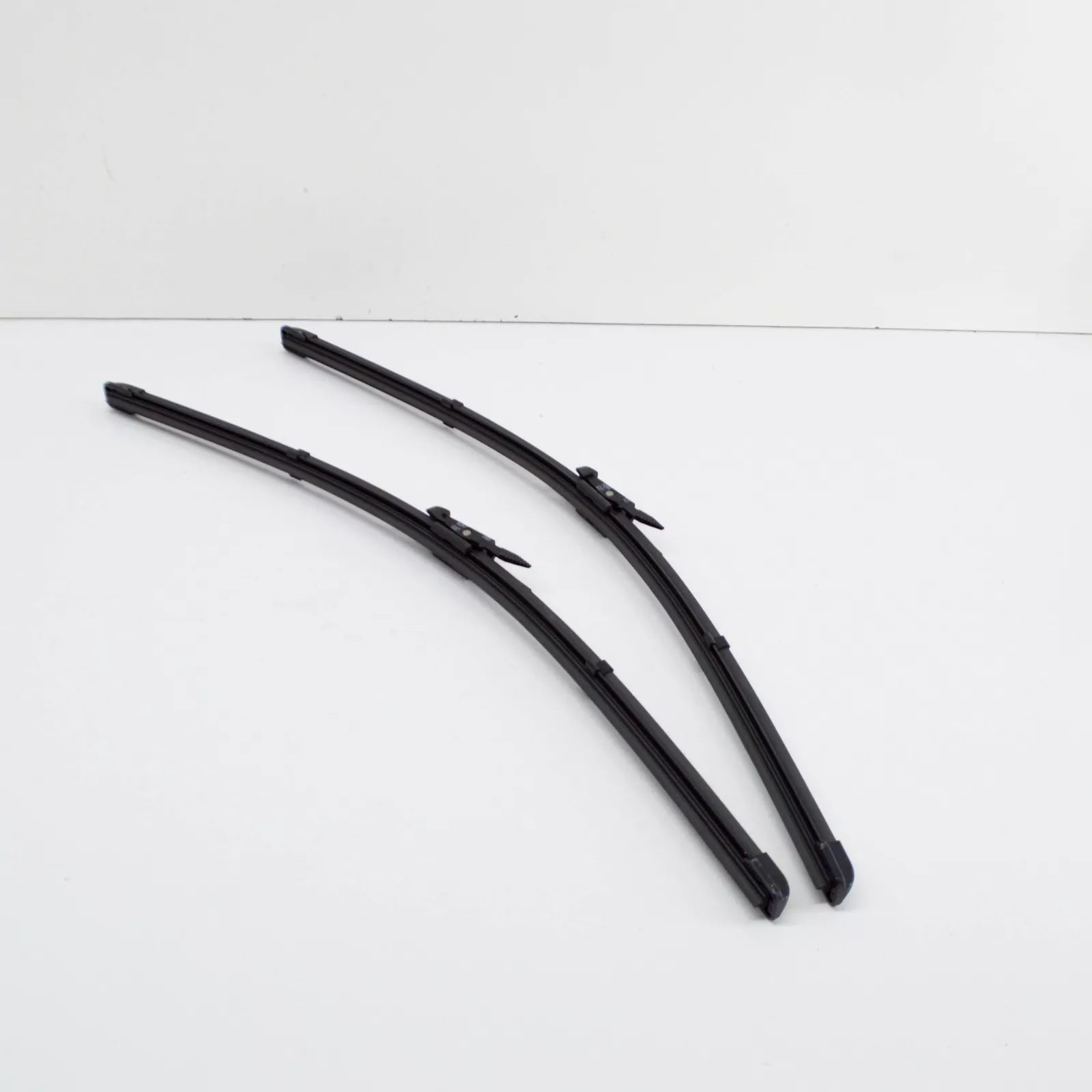 NEW AUDI TT ROADSTER 8J FRONT WIPER ARMS BLADE SET RHD 8J2998002 ORIGINAL
