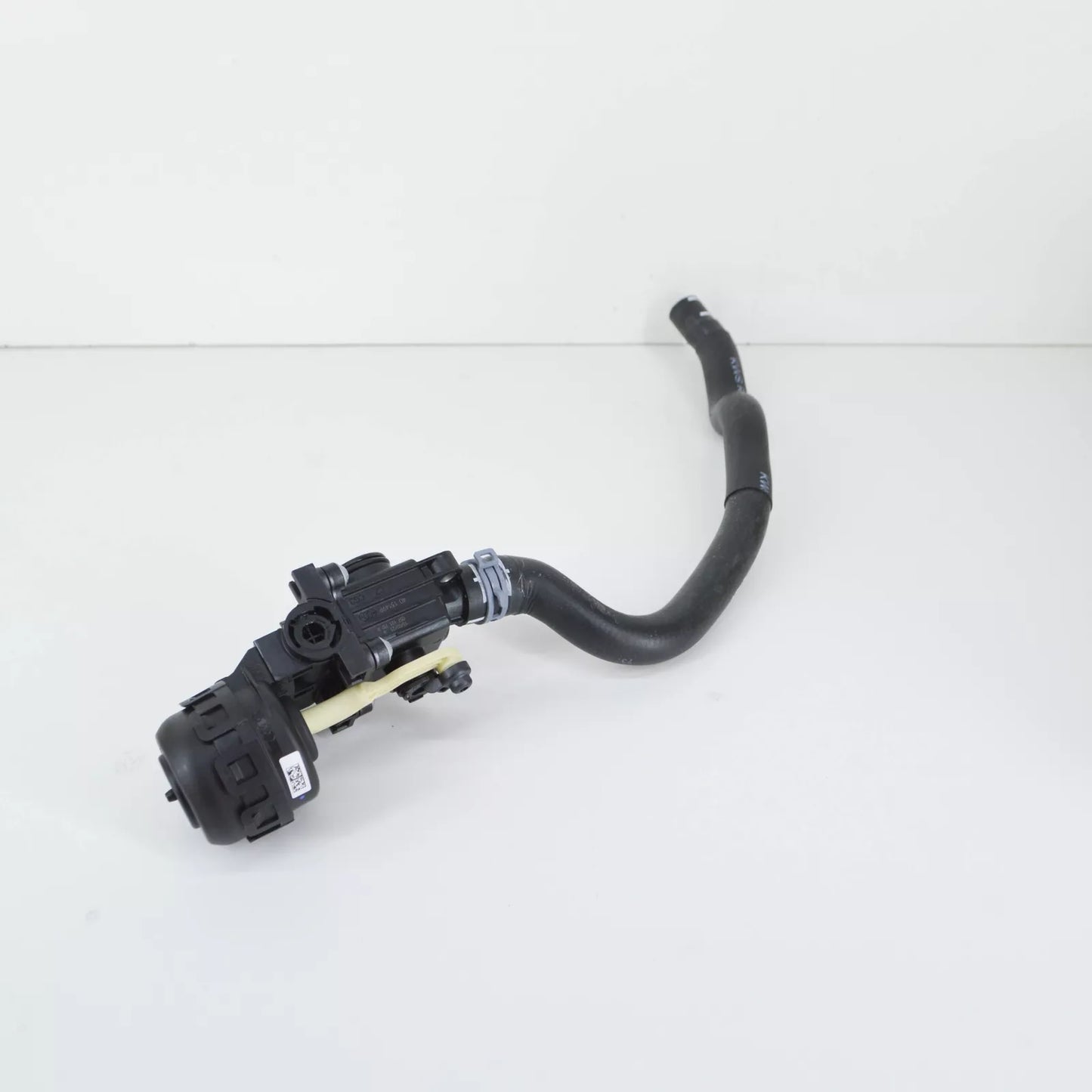 NEW AUDI Q8 4MN COOLANT REGULATOR REGULATING VALVE 057121737P ORIGINAL