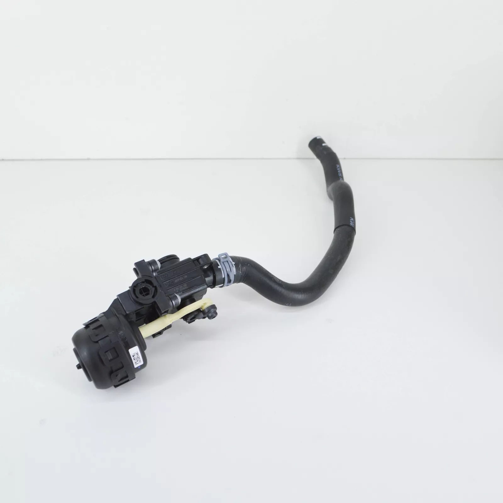 NEW AUDI Q8 4MN COOLANT REGULATOR REGULATING VALVE 057121737P ORIGINAL