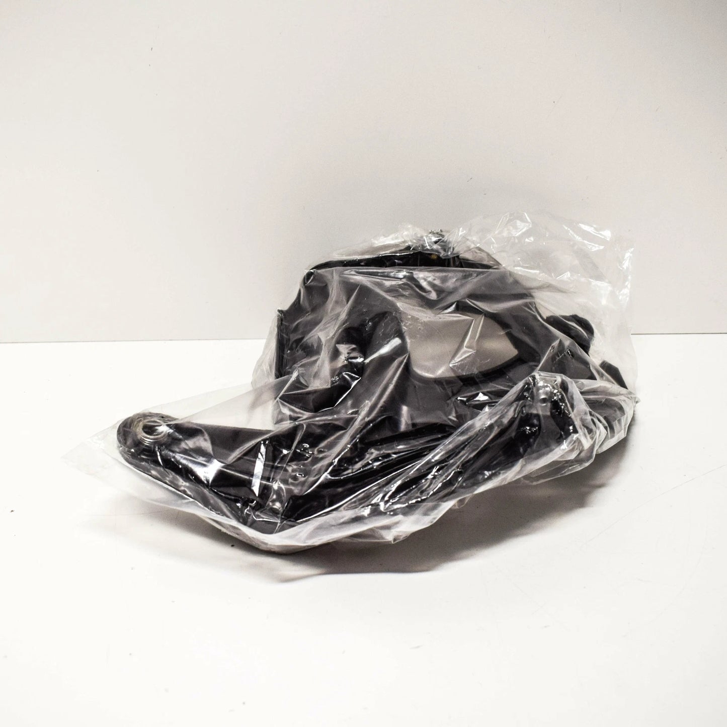 NEW VOLKSWAGEN BEETLE A5 FRONT RIGHT HEADLIGHT BRACKET 5C5941054B