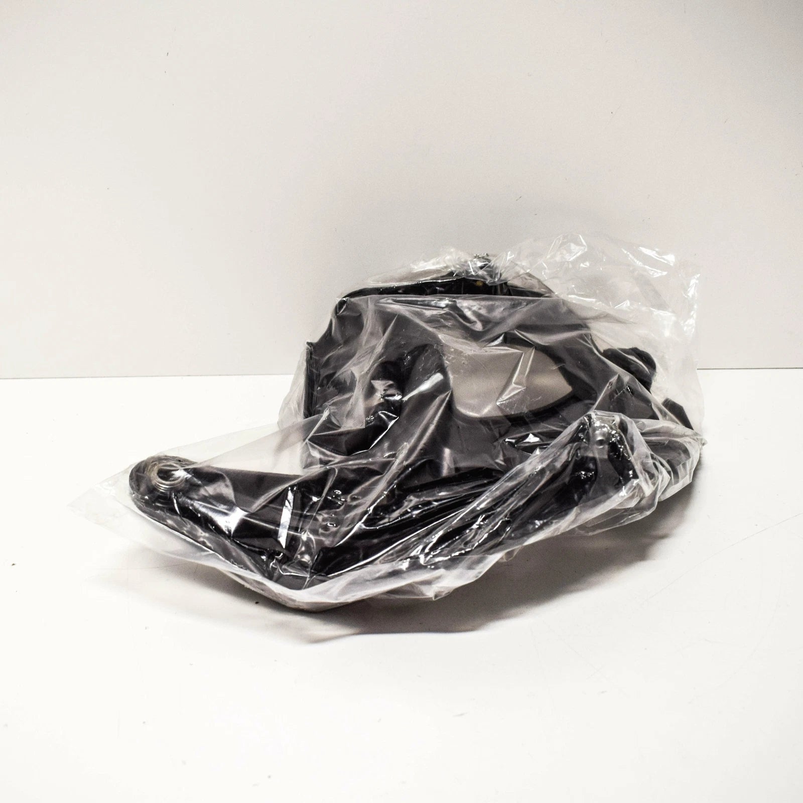 NEW VOLKSWAGEN BEETLE A5 FRONT RIGHT HEADLIGHT BRACKET 5C5941054B