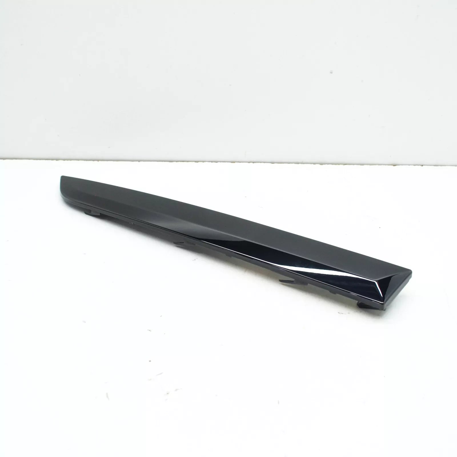 NEW BMW X7 G07 REAR LEFT BUMPER MOLDING 51128074021 ORIGINAL