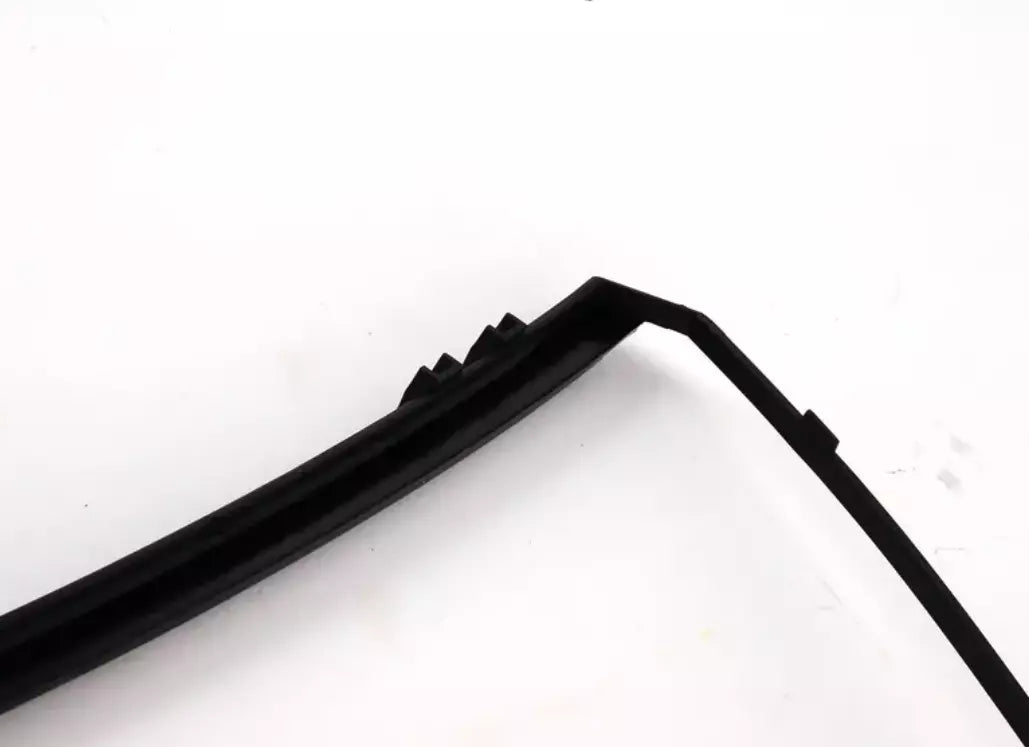 NEW BMW 5 E39 REAR RIGHT DOOR WINDOW FRAME 8190650 51348190650 ORIGINAL