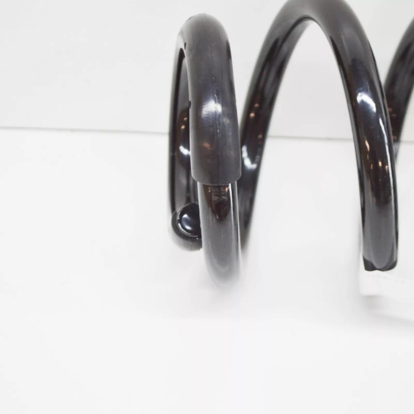 NEW MERCEDES BENZ E W211 FRONT COIL SPRING A2113211504 ORIGINAL