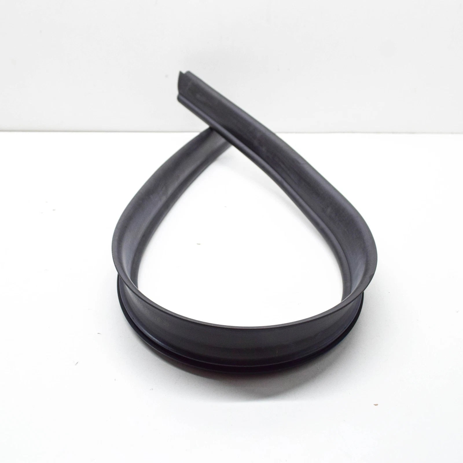 NEW BMW 2 F45 FRONT ENGINE HOOD SEALING 51767300515 7300515 ORIGINAL